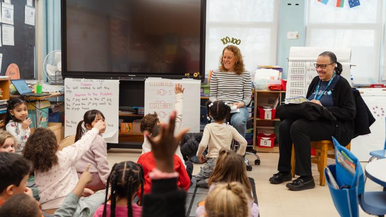 United Way volunteer reads to kids