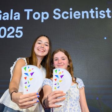 Young girls in Spain participate in STEM event.