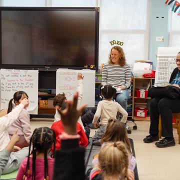 United Way volunteer reads to kids