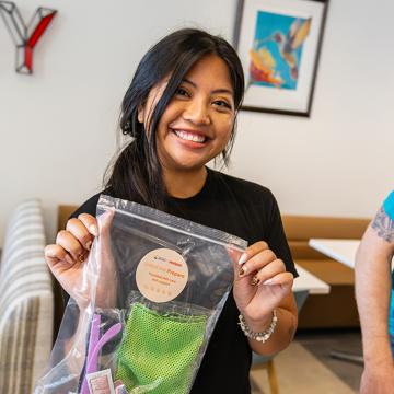 A United Way volunteer holding a heat relief kit