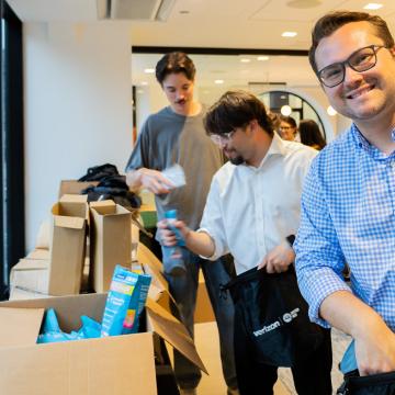 Member of United Way of Chicago's Young Leaders United packing emergency kits